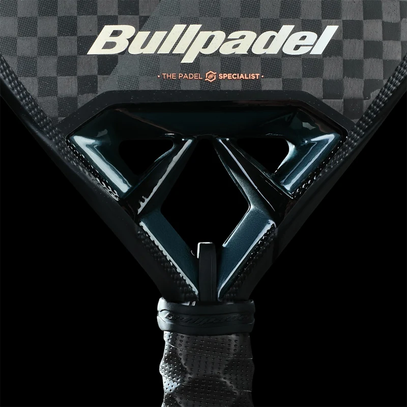 BULLPADEL VERTEX 04 2025 JUAN TELLO (Pala)