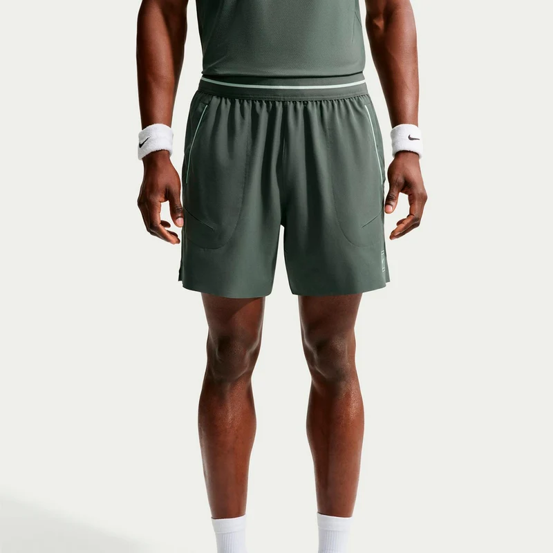 Jannik Sinner Court Dri-FIT Advantage 6in Shorts Herren - graugrün
