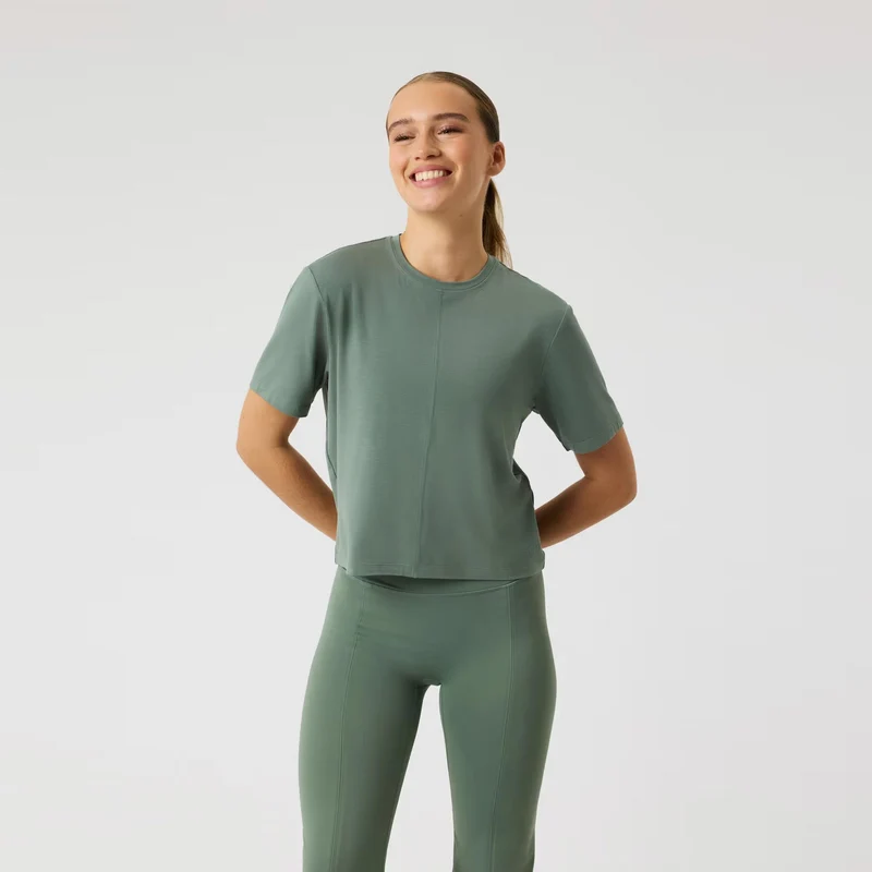 Studio Soft Cropped T-Shirt Damen - salbei