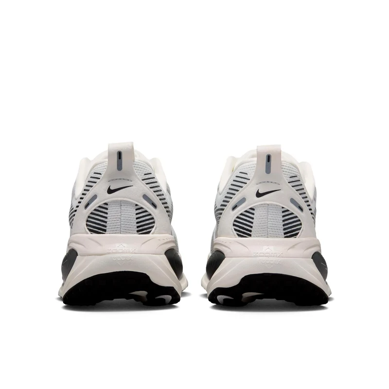 Vomero 18 Neutralschuh - weiß, silber