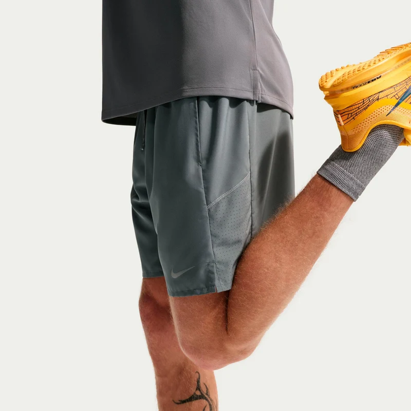 Miler 7in Laufshorts Herren - grau, silber